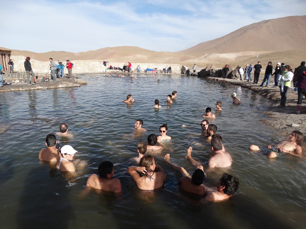 Die heiße Therme am Rande der El Tatio Geysire