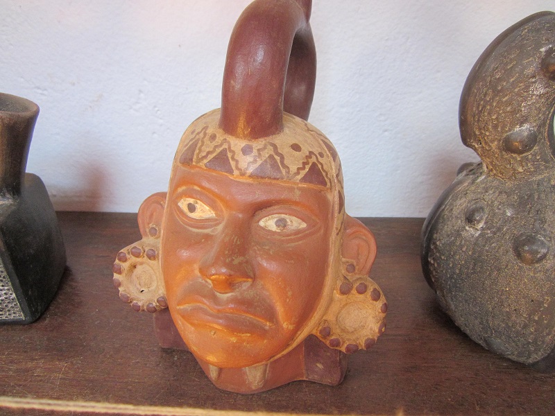 Tongefäße der Moche im Museo Tao