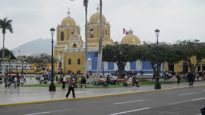 Trujillo nord peru plaza de armas kathedrale
