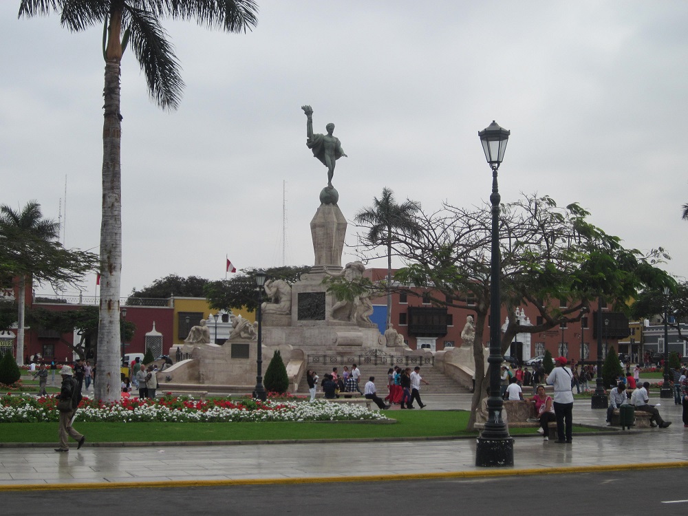 Trujillo Peru Plaza de Armas La Libertad Freiheitsdenkmal