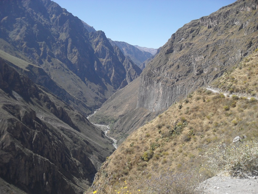 Colcan canyon arequipa peru trekking