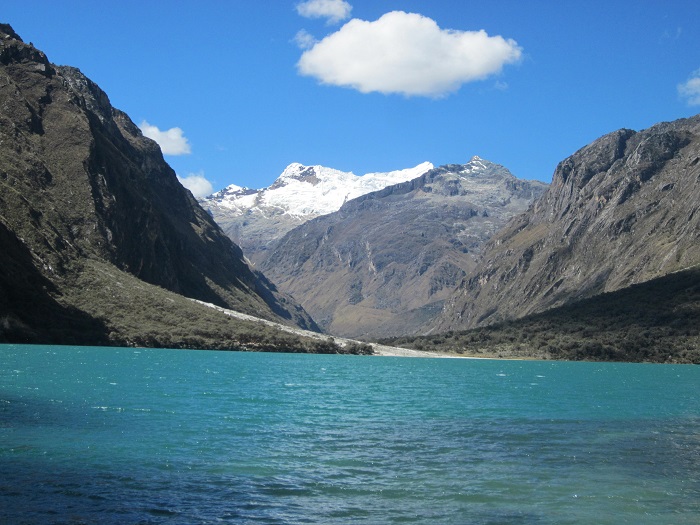 Die wunderschöne Laguna Llanganuco im Huascarán Nationalpark. 