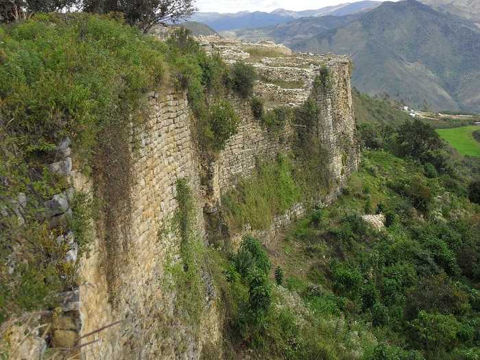 peru ruinen staetten festung kuelap chachapoyas nordperu