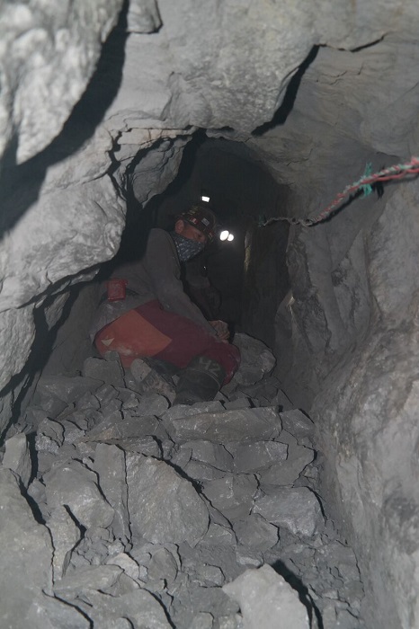 In der SIlbermine Potosí - ein Minero bei der Arbeit. 
