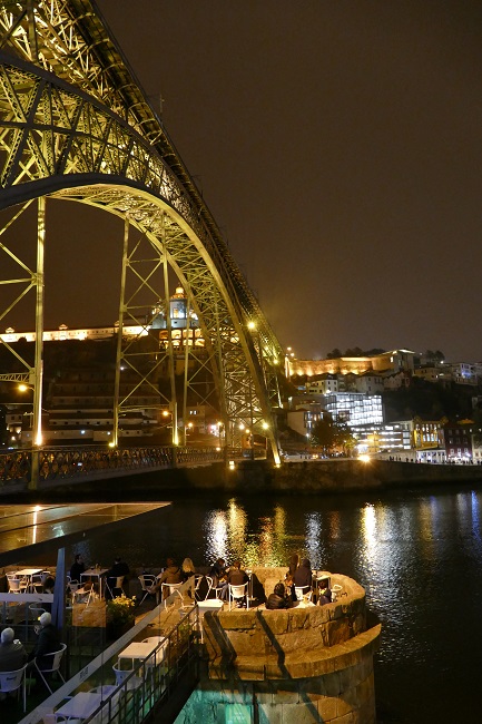 Ponte Luis II - in der Nacht ein echter Hingucker. 